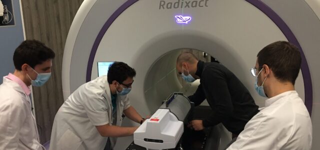 IMG_5662 Galilée Galilée medical physicists team working with Delta4 Phantom+ and Radixact